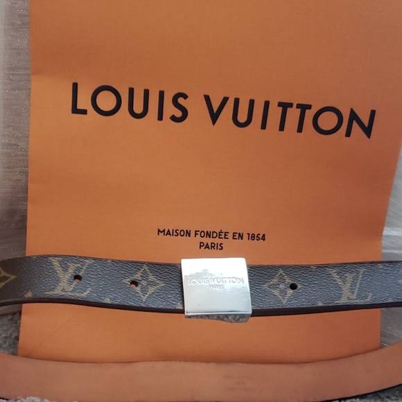 Louis Vuitton belt - Picture 1 of 4